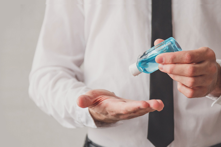 Zakenman handen reinigen