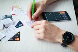 man-considers-expenses-internet-banking-copy-space-technology-business-online-finance-pay-commerce t20 z90eAx