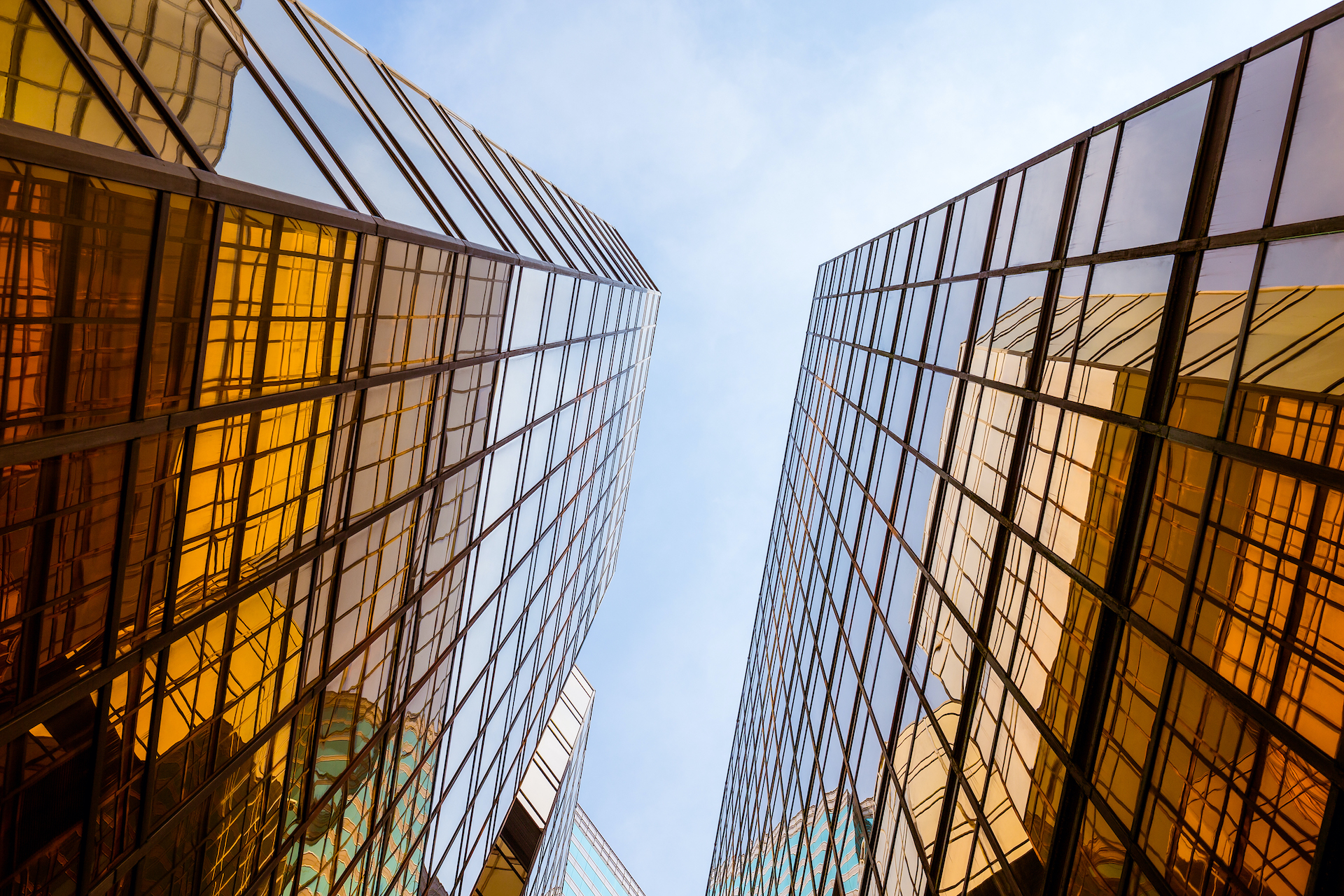 business-skyscraper-DRFX6WM