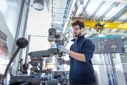 robot-engineer-techniek-innovatie-ontwikkeling-fabriek