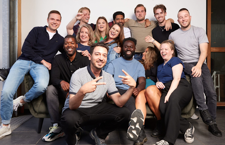 Het team van DGTLBase, waar diversiteit en inclusiviteit belangrijke waarden zijn