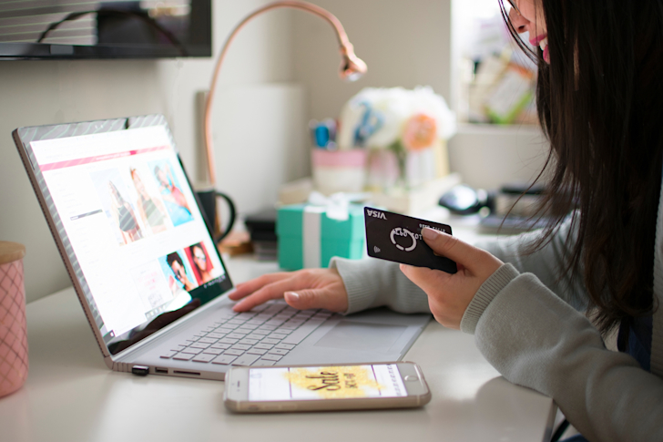 stock-photo-business-shopping-technology-laptop-transfer-professional-business-person-internet-pay-679f9a9d-ecfc-4718-a6c3-8bb83b7d57ff