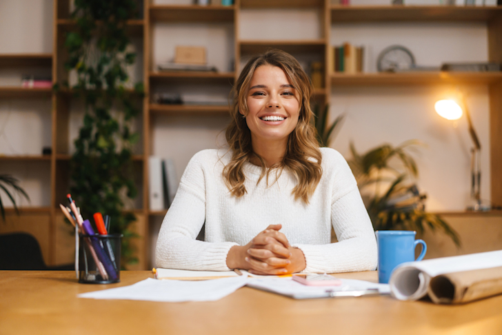 ondernemer-vrouw-blij-vrolijk