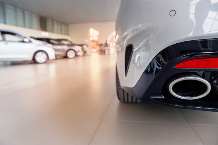 auto-uitlaat-lease-dealer-sport-band-wiel