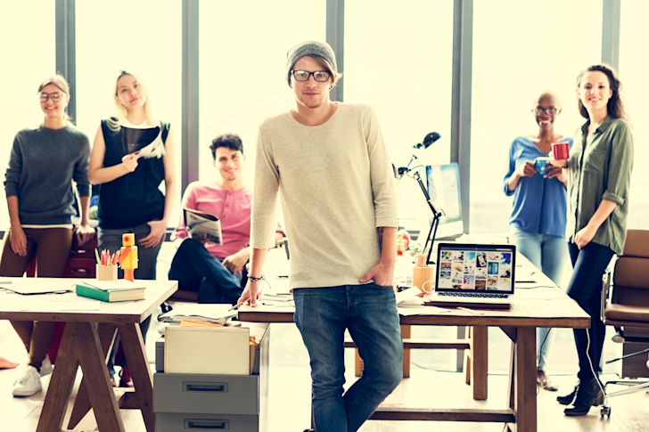 Team van werknemers en freelancers