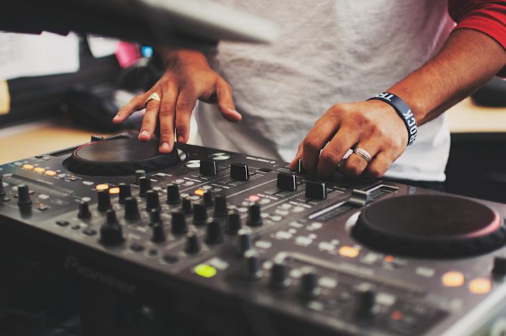 Hoeveel moet ik betalen als ik muziek draai in mijn bedrijf