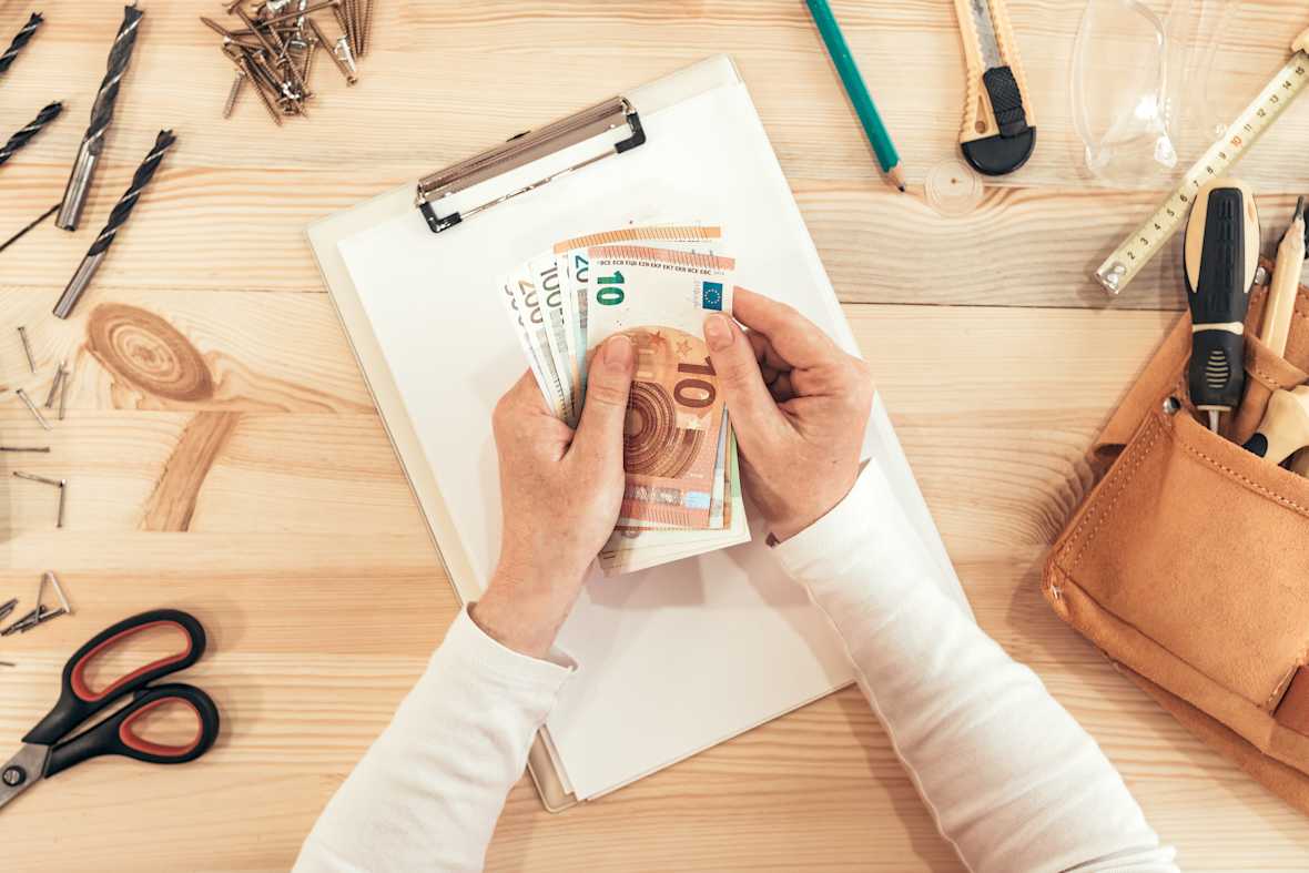 Minimum loon - Euro - geld - tafel - checklist