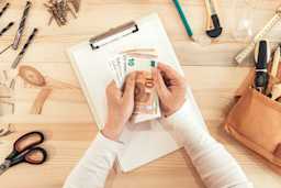 Minimum loon - Euro - geld - tafel - checklist