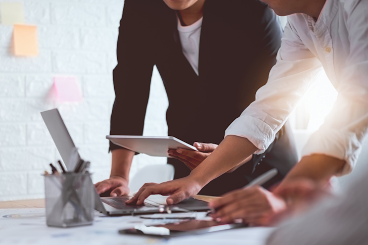 asr- werk - meeting - laptop