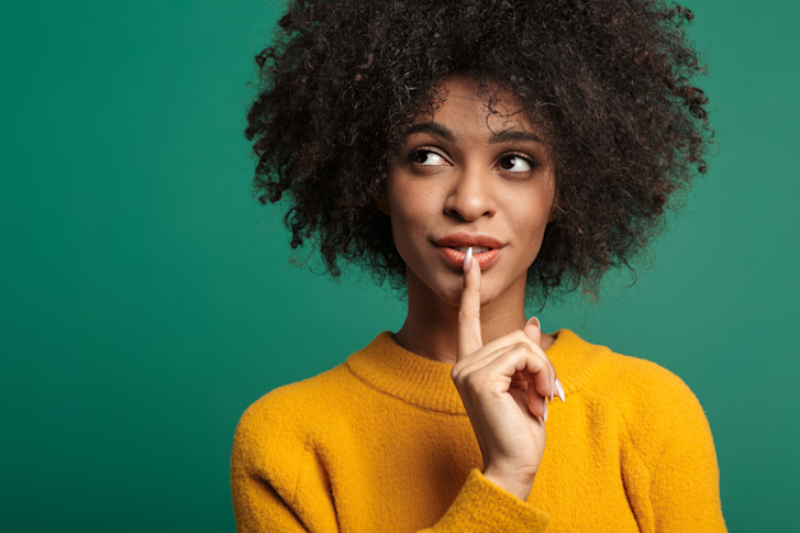 keuze-denken-vrouw-krullen