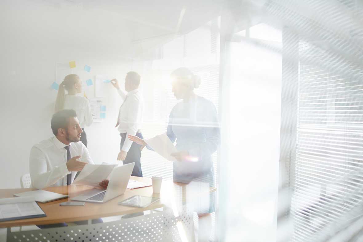 Kantoor - Licht - laptop - personeel