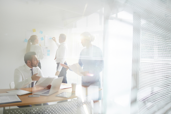 Kantoor - Licht - laptop - personeel