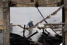 fire-flame-emergency-house-blaze-loss-smoke-danger-person-safety-building-burn-burning-firefighter t20 NGdRZr