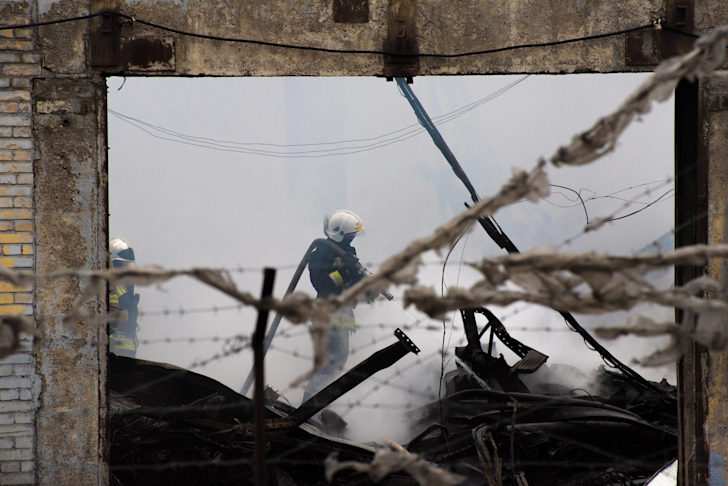 fire-flame-emergency-house-blaze-loss-smoke-danger-person-safety-building-burn-burning-firefighter t20 NGdRZr