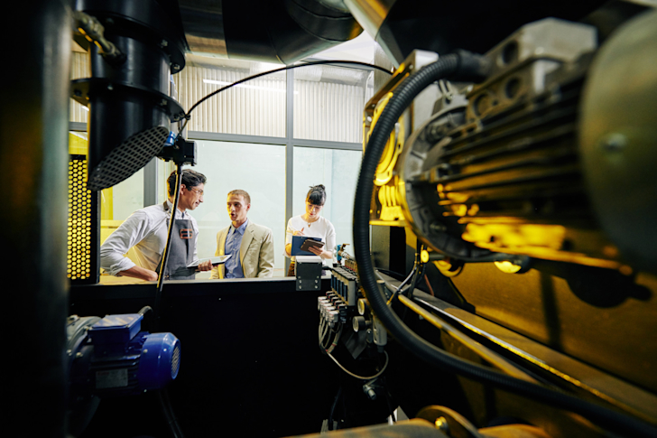 investeren-investeerders-machine-fabriek-motor